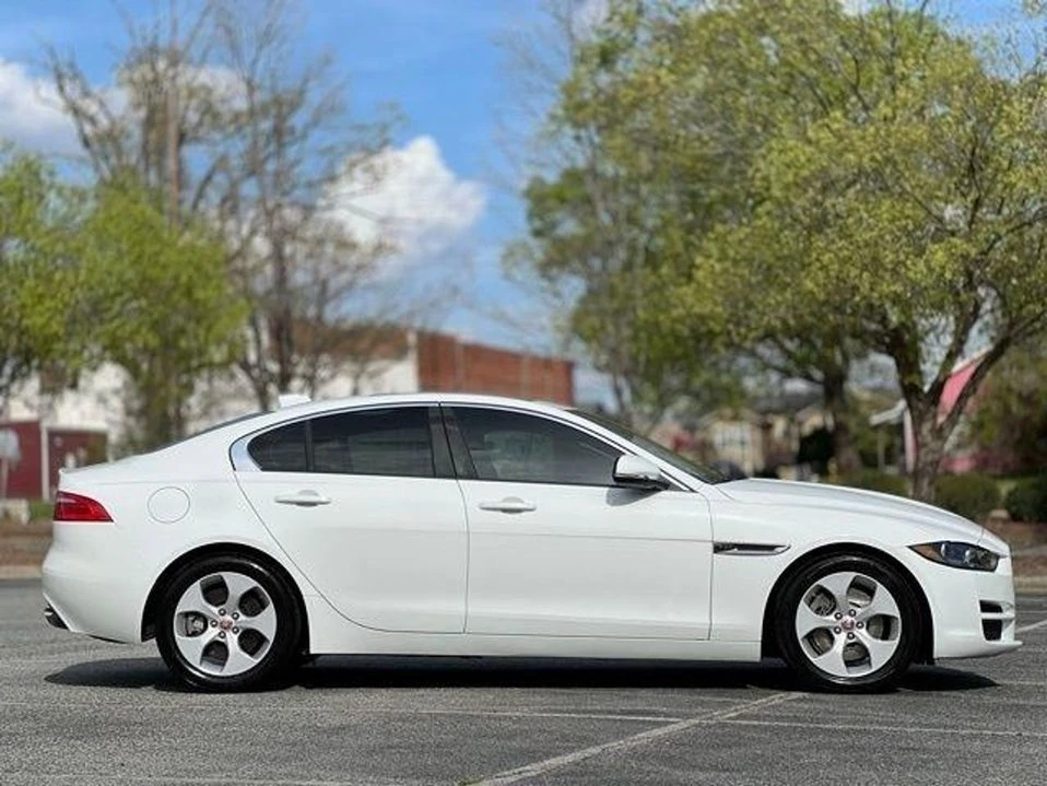 2018 Jaguar XE - Image 3 of 20