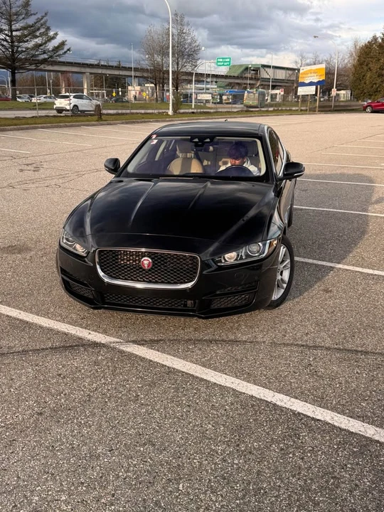 2018 Jaguar XE - Image 5 of 16