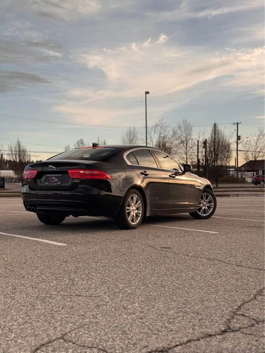 2018 Jaguar XE - Image 6 of 16