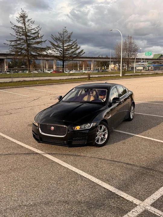 2018 Jaguar XE - Image 7 of 16