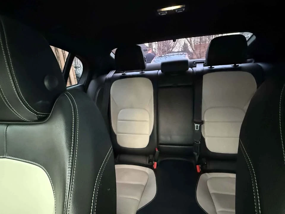 2018 Jaguar XE - Image 10 of 14