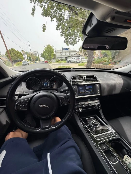 2018 Jaguar XE - Image 9 of 12