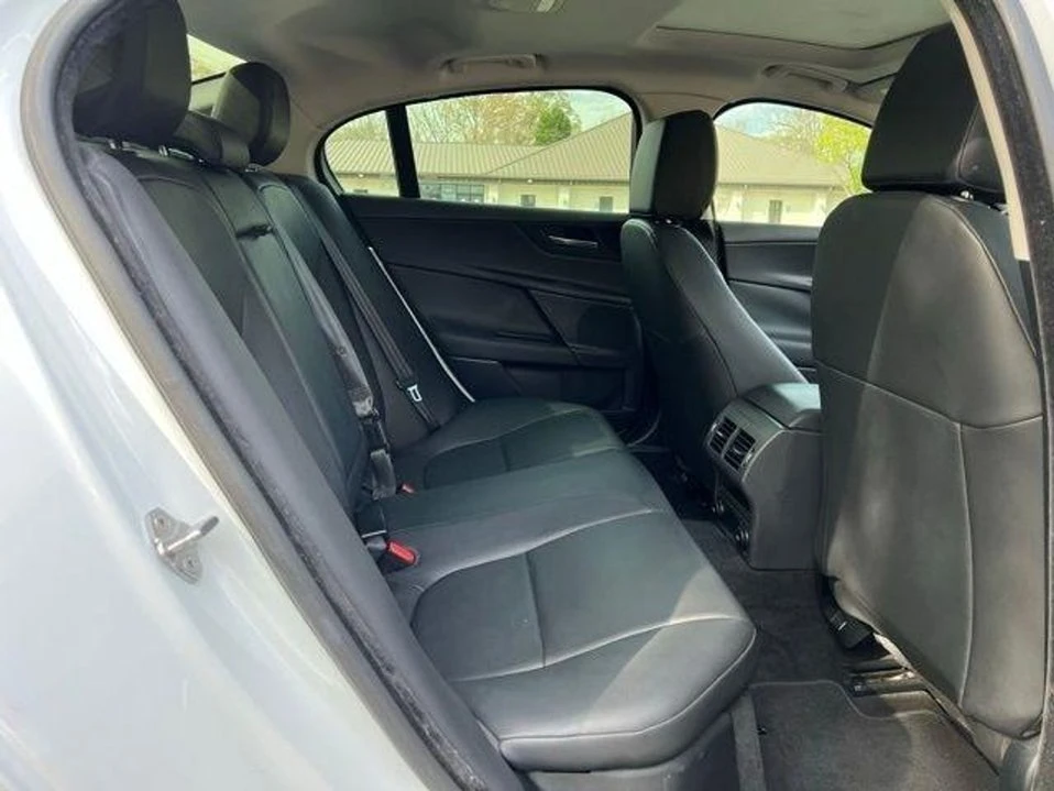 2018 Jaguar XE - Image 18 of 20
