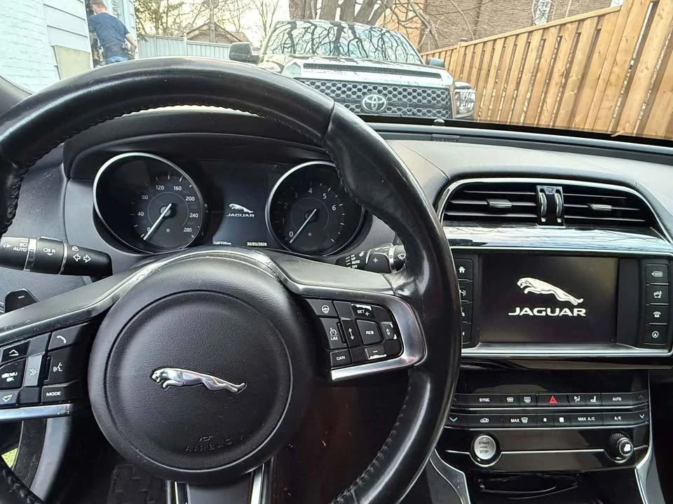 2018 Jaguar XE - Image 7 of 14