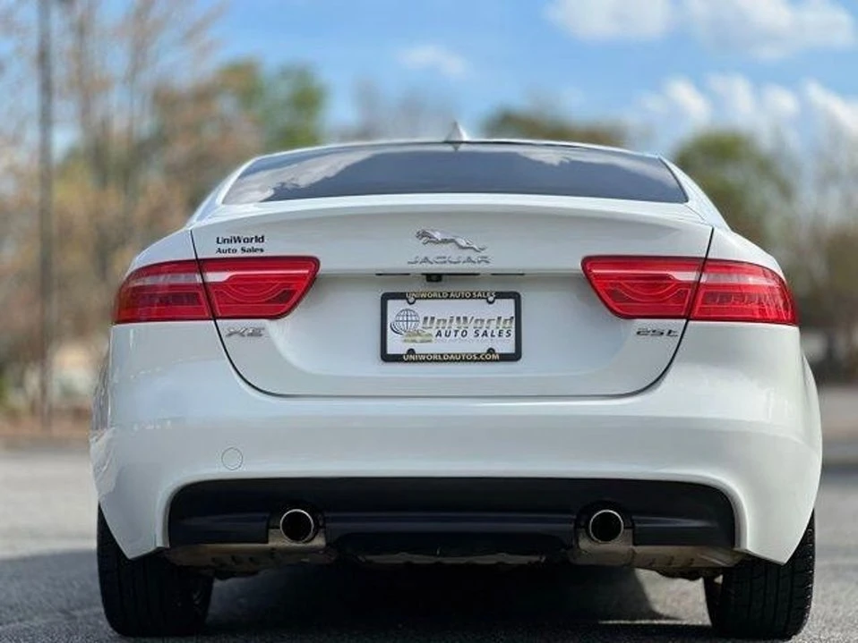 2018 Jaguar XE - Image 5 of 20