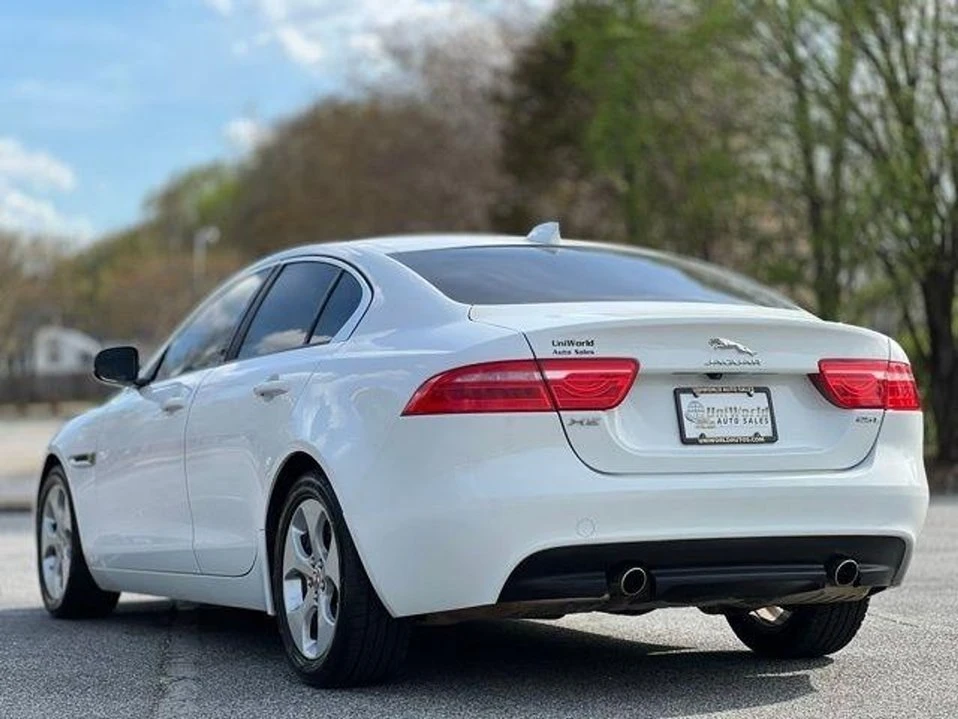 2018 Jaguar XE - Image 6 of 20