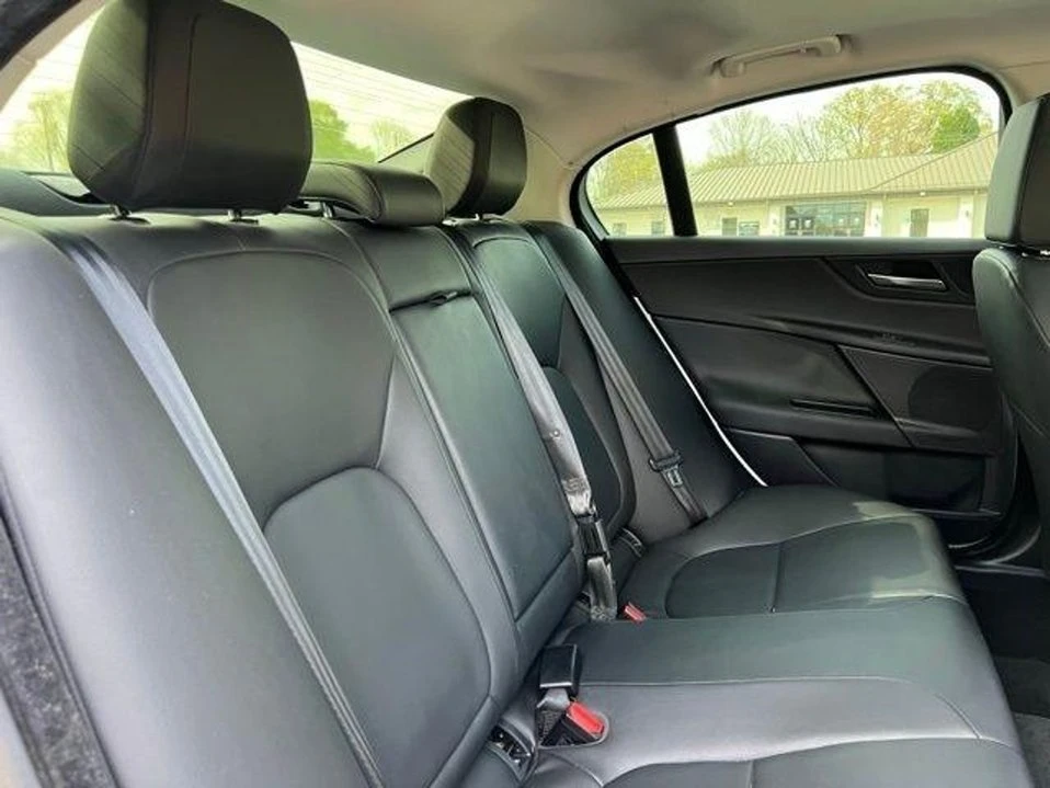 2018 Jaguar XE - Image 19 of 20