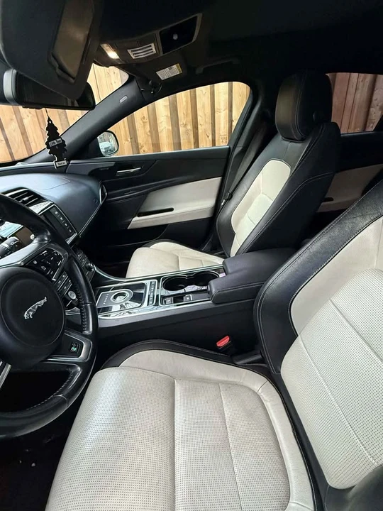 2018 Jaguar XE - Image 11 of 14