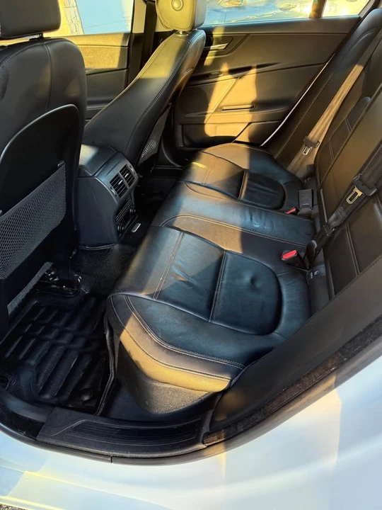 2018 Jaguar XE - Image 2 of 8
