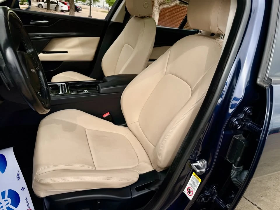 2018 Jaguar XE - Image 19 of 20