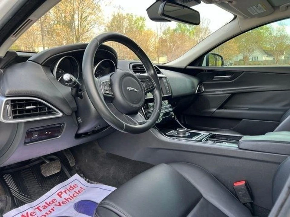 2018 Jaguar XE - Image 9 of 20