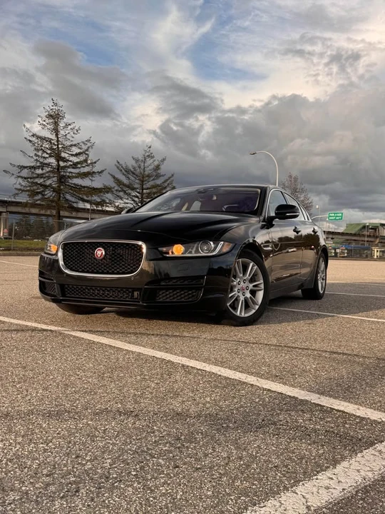 2018 Jaguar XE - Image 3 of 16