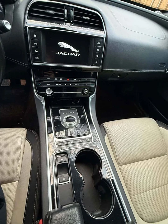 2018 Jaguar XE - Image 8 of 14