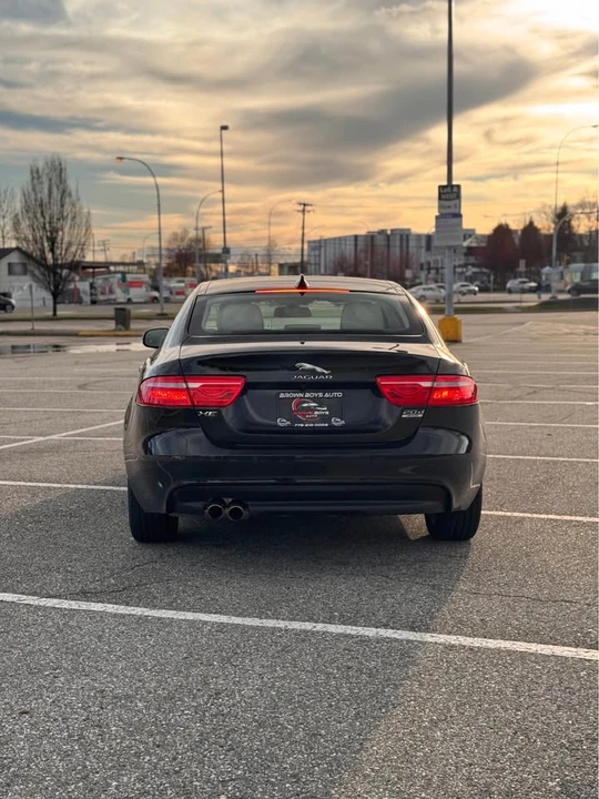 2018 Jaguar XE - Image 13 of 16