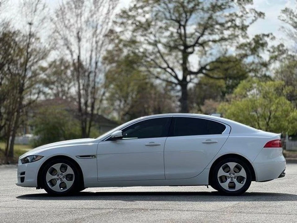 2018 Jaguar XE - Image 7 of 20