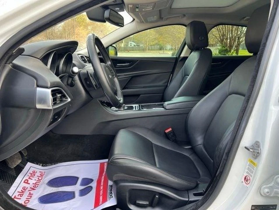 2018 Jaguar XE - Image 10 of 20