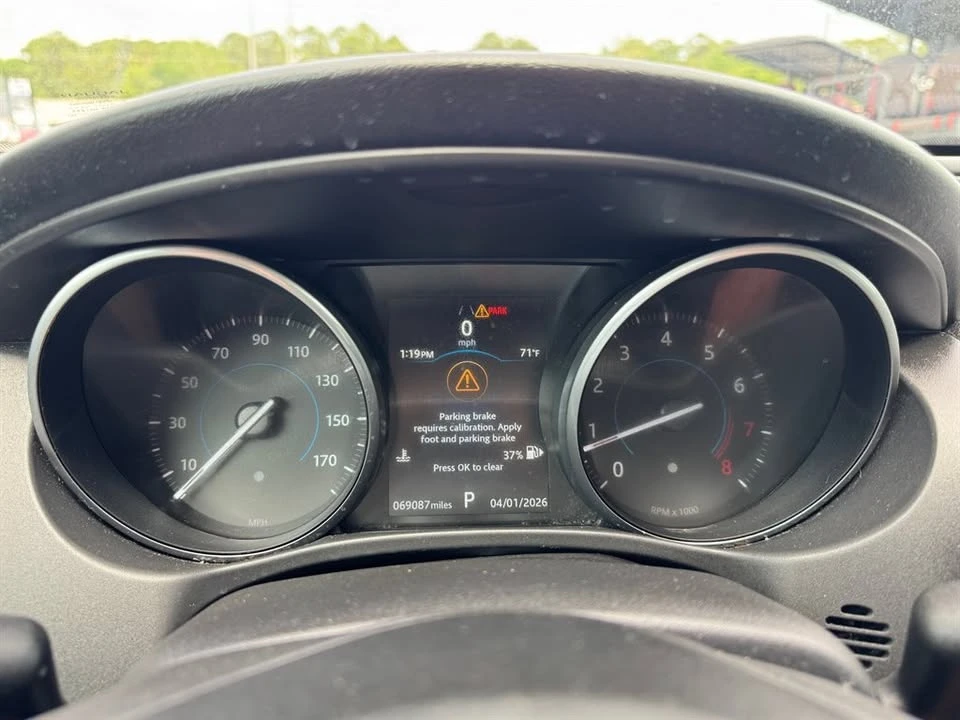 2018 Jaguar XE - Image 7 of 13
