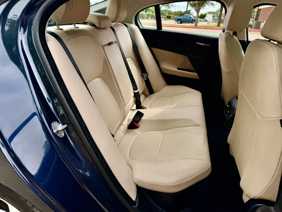 2018 Jaguar XE - Image 14 of 20