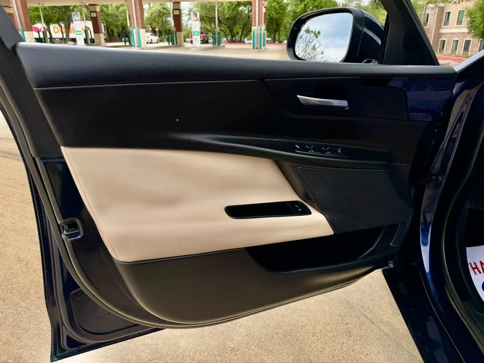 2018 Jaguar XE - Image 18 of 20