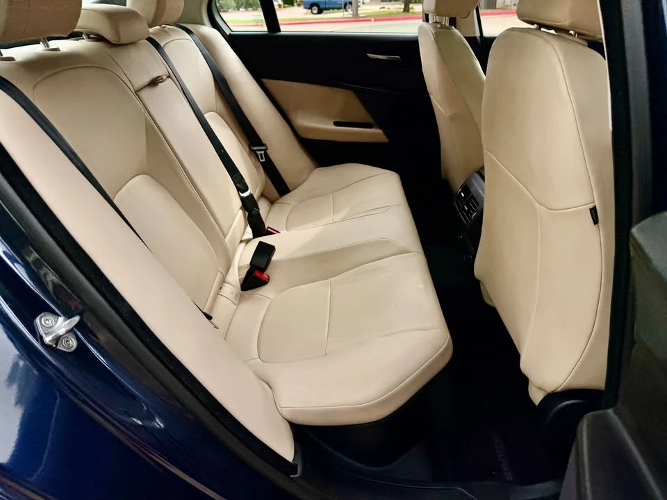 2018 Jaguar XE - Image 13 of 20