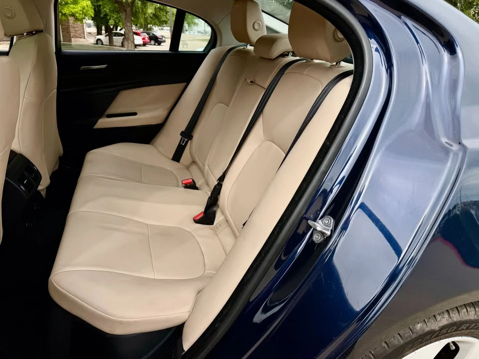 2018 Jaguar XE - Image 17 of 20