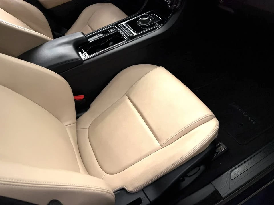 2018 Jaguar XE - Image 11 of 20