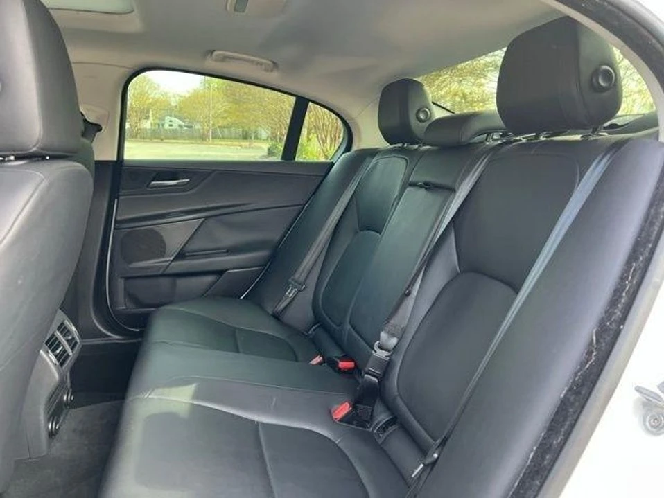 2018 Jaguar XE - Image 15 of 20
