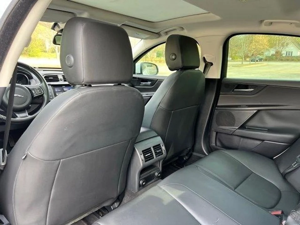 2018 Jaguar XE - Image 13 of 20