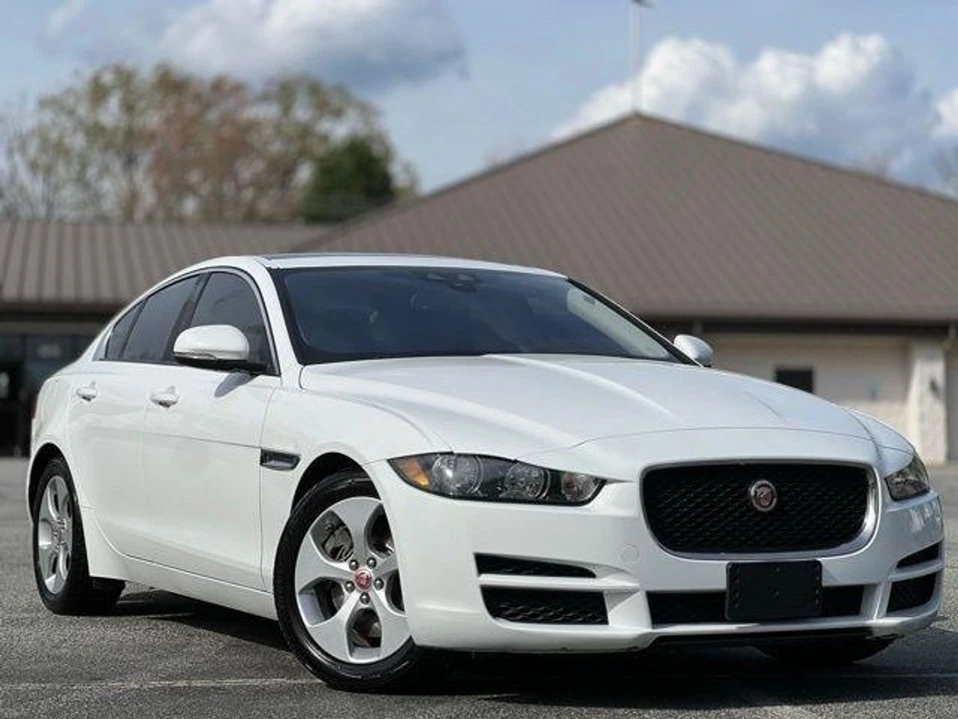 2018 Jaguar XE - Image 2 of 20