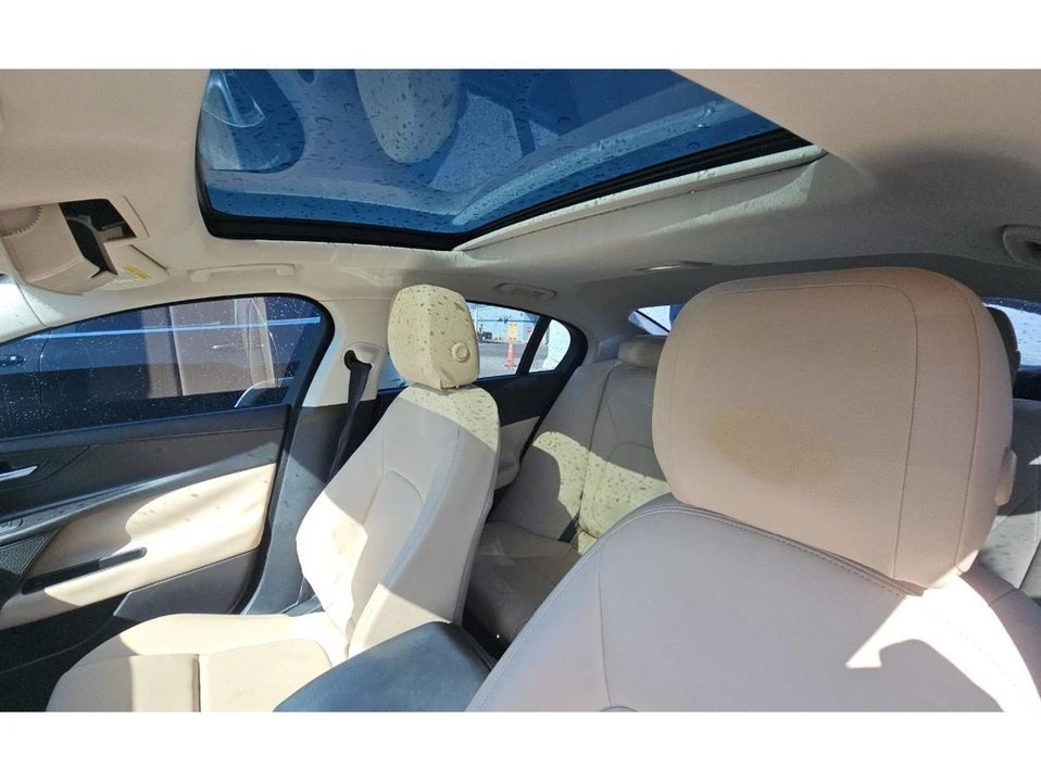2018 Jaguar XE - Image 13 of 14
