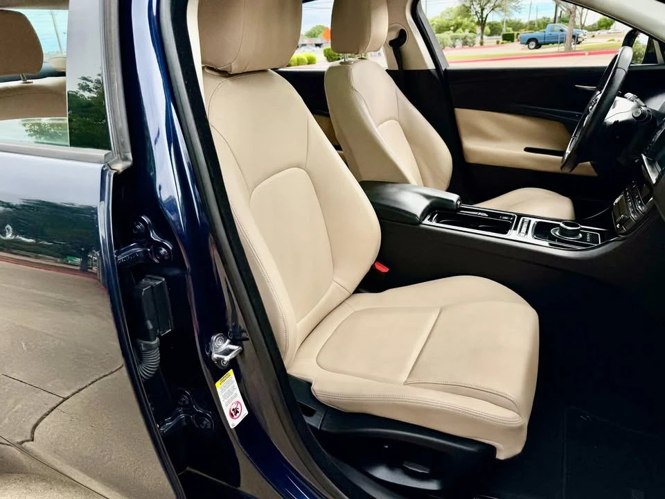 2018 Jaguar XE - Image 10 of 20