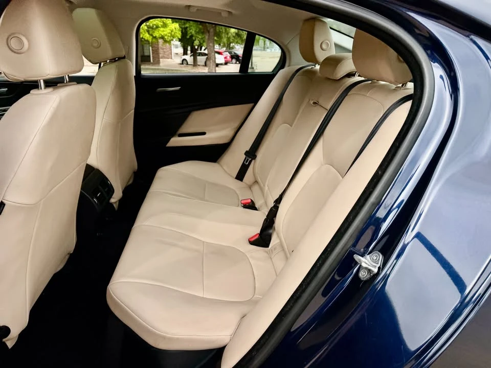 2018 Jaguar XE - Image 16 of 20