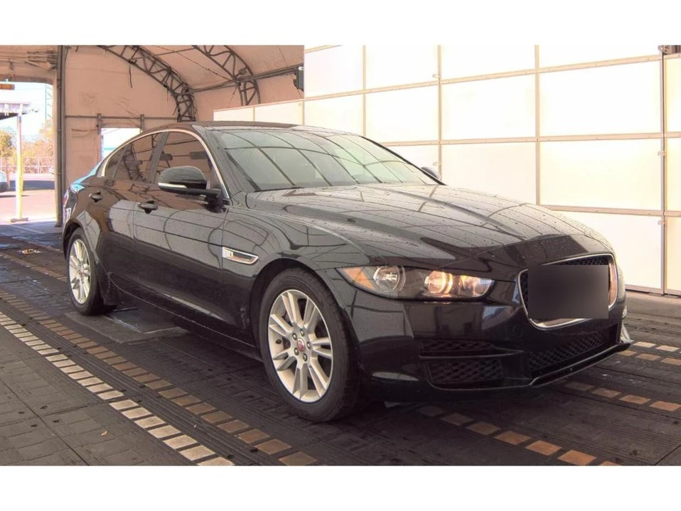 2018 Jaguar XE - Image 3 of 14