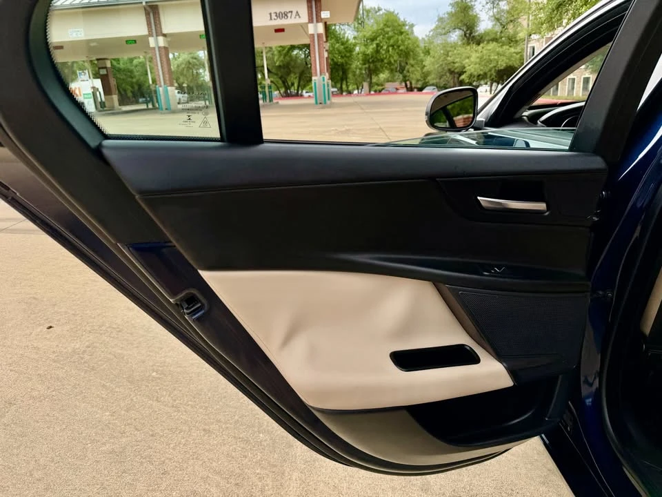 2018 Jaguar XE - Image 15 of 20