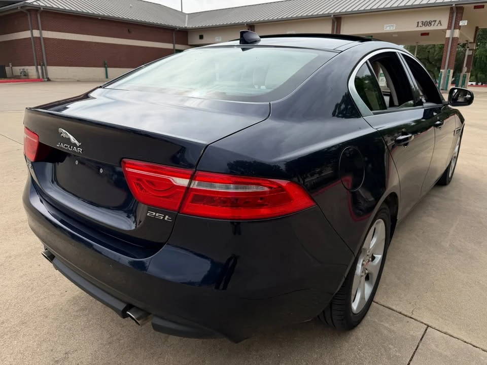 2018 Jaguar XE - Image 7 of 20