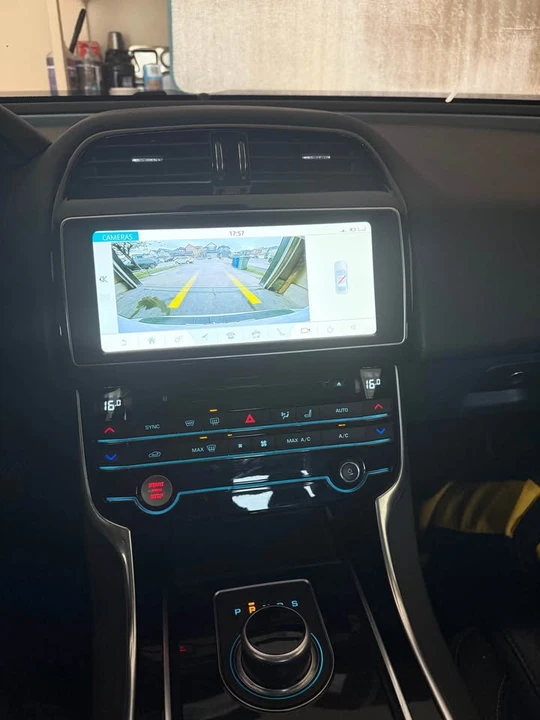 2018 Jaguar XE - Image 7 of 8