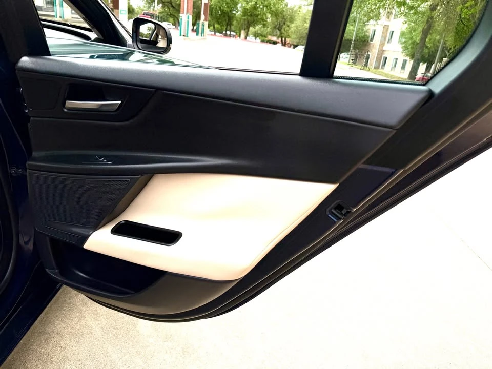 2018 Jaguar XE - Image 12 of 20