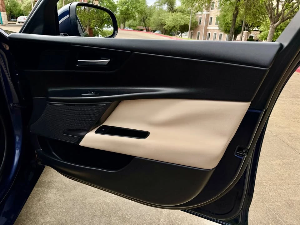 2018 Jaguar XE - Image 9 of 20