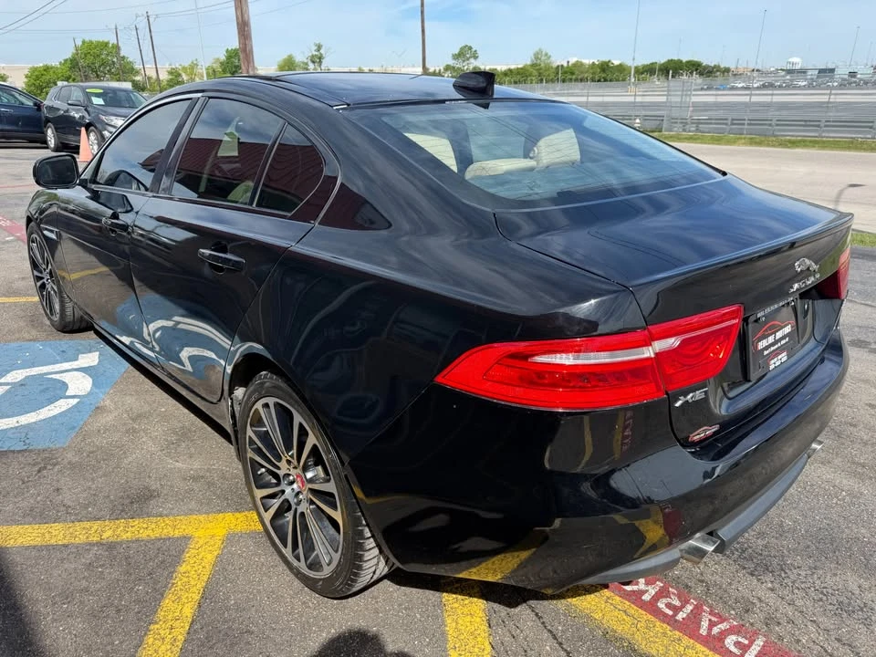 2018 Jaguar XE - Image 5 of 19