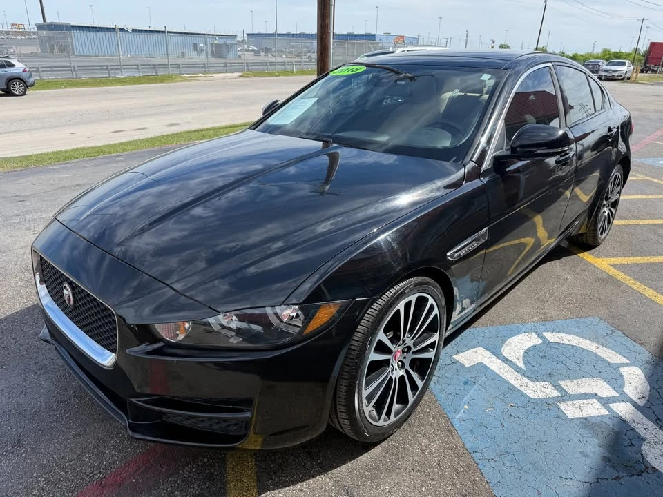 2018 Jaguar XE - Image 7 of 19