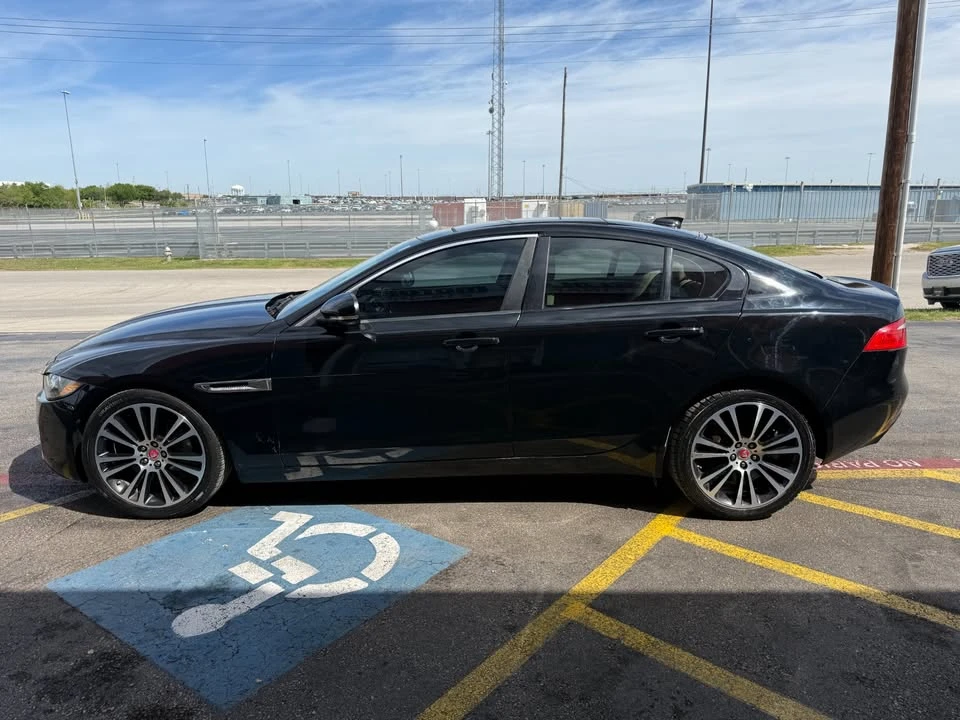 2018 Jaguar XE - Image 6 of 19
