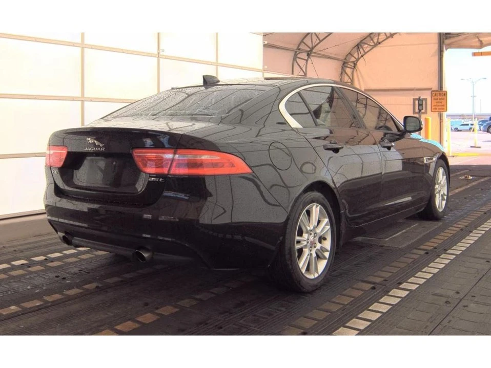 2018 Jaguar XE - Image 4 of 14