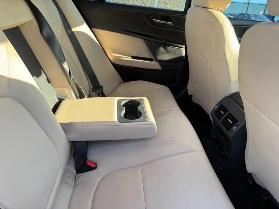 2018 Jaguar XE - Image 13 of 19