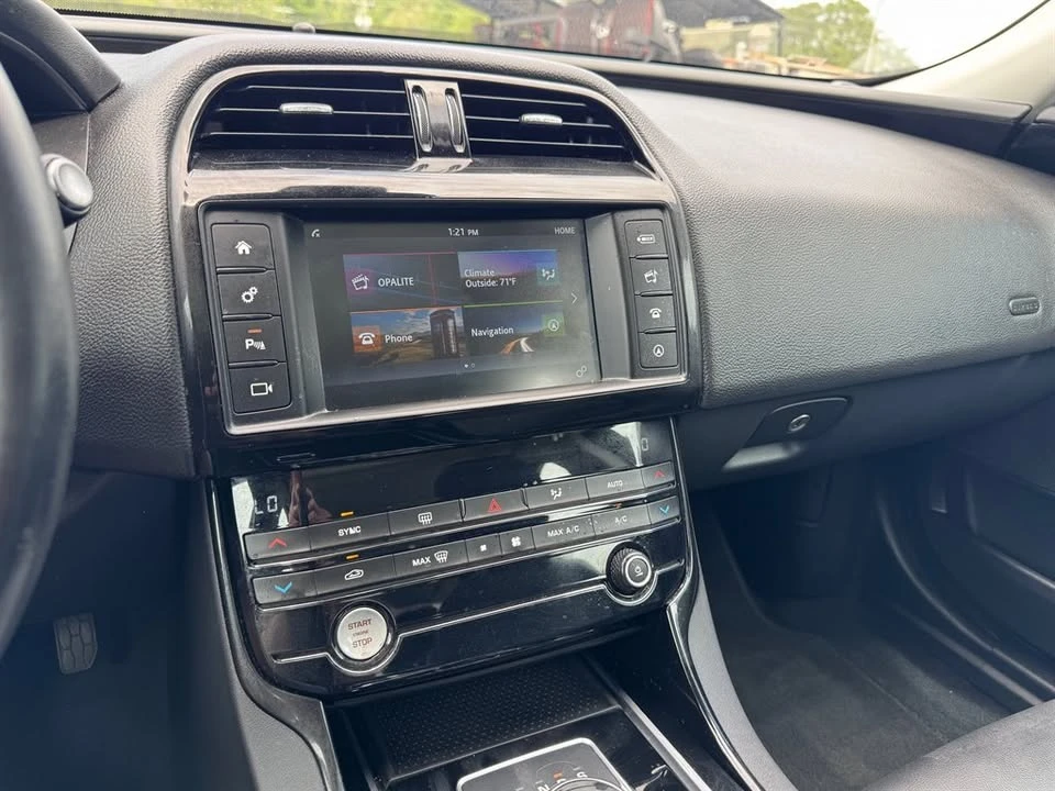 2018 Jaguar XE - Image 9 of 13