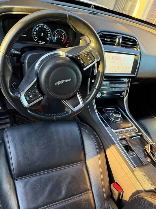 2018 Jaguar XE - Image 3 of 8
