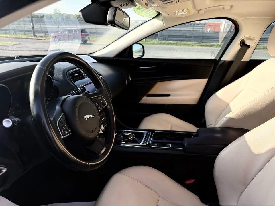 2018 Jaguar XE - Image 10 of 19