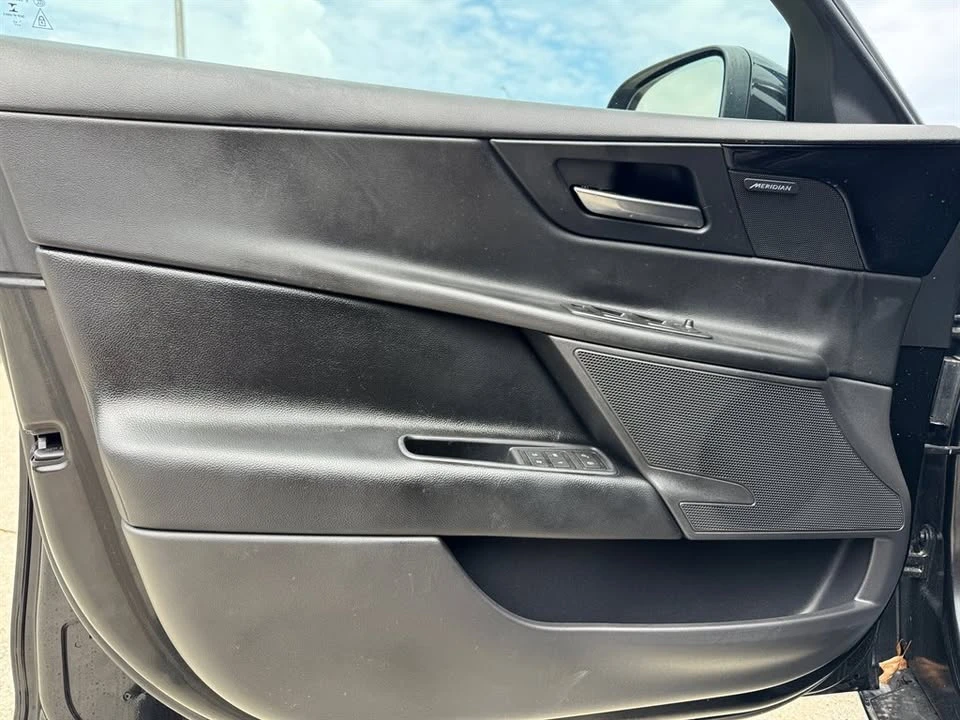 2018 Jaguar XE - Image 13 of 13