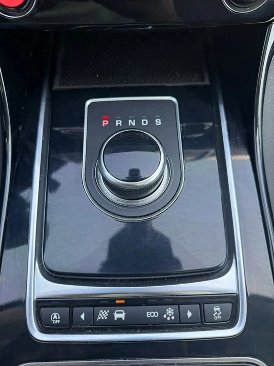 2018 Jaguar XE - Image 18 of 20