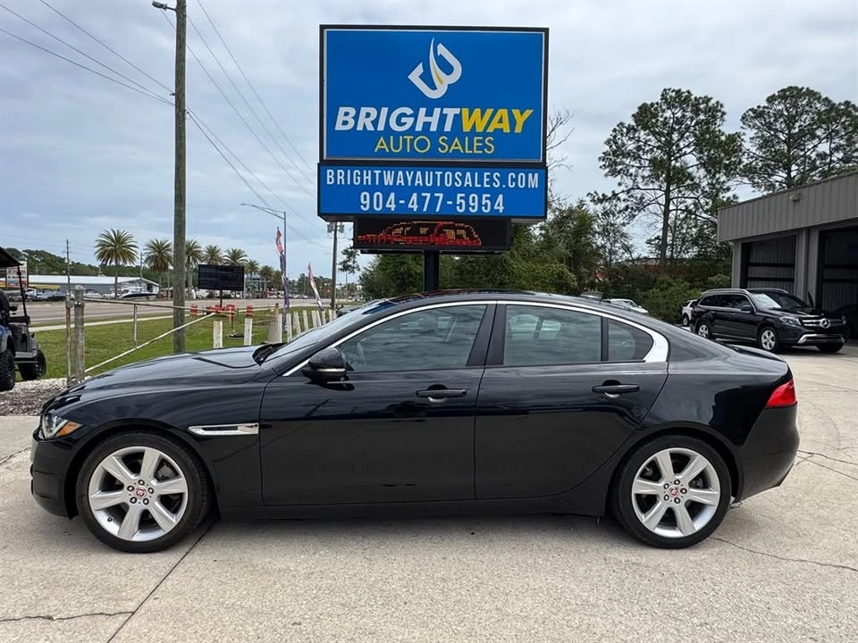 2018 Jaguar XE - Image 2 of 13