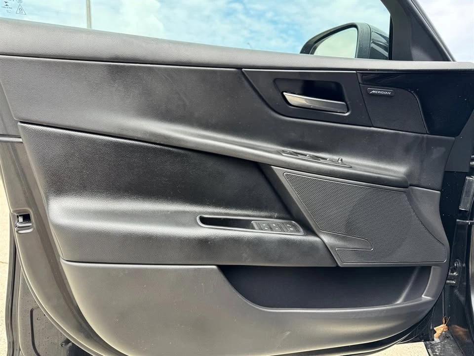 2018 Jaguar XE - Image 13 of 13